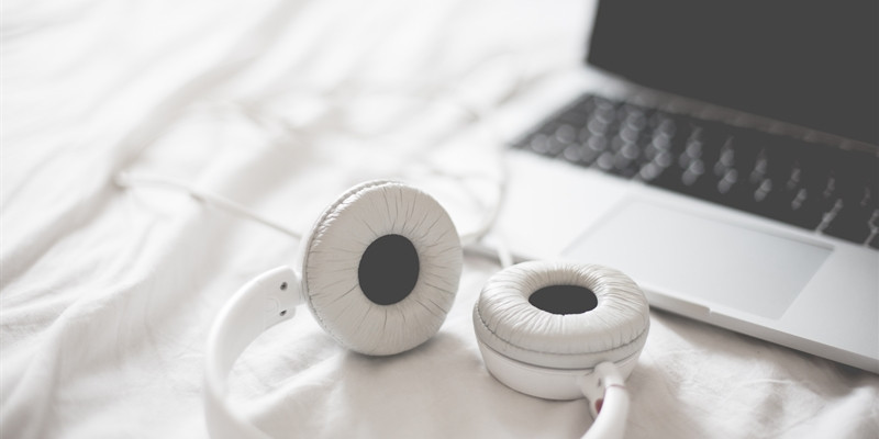 black-and-white-music-headphones-picjumbo-com.jpg-800x400x2